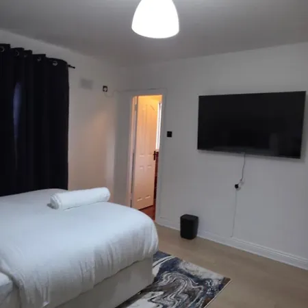 Pensión Queen With Ensuite Bathroom